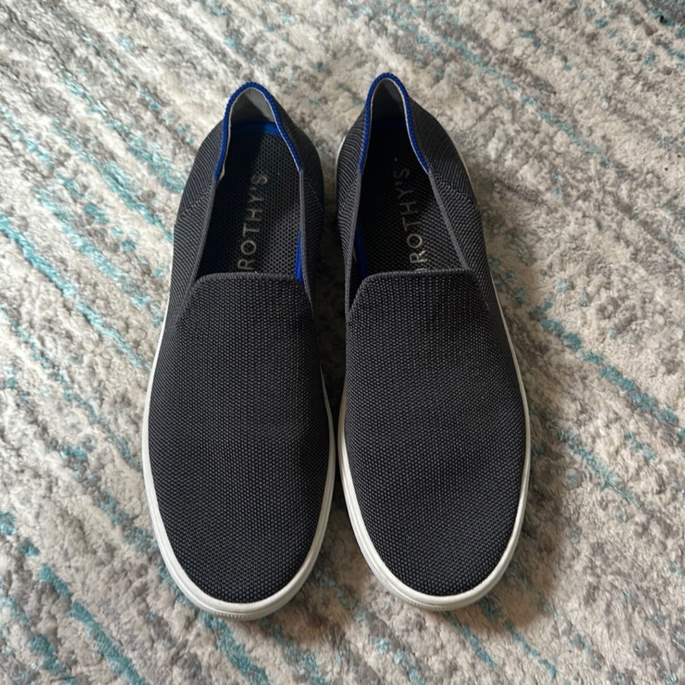 EUC Rothy’s slate gray sneaker- size 9